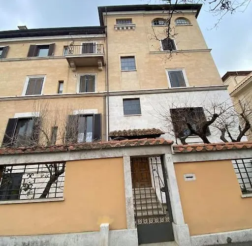 Under Trastevere Stars